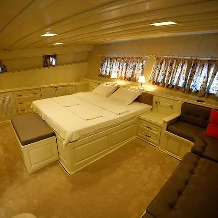 Botel Fortuna 2 *
